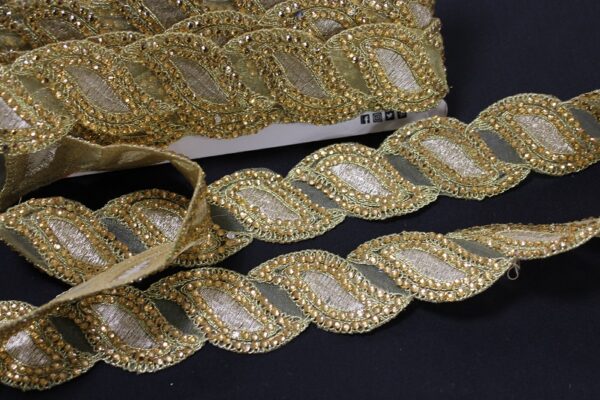 ADORNO GALON PIEDRAS FANTASIA HOJAS ORO.REF.8204