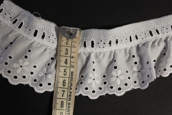 TIRA BORDADA FRUNCIDA CON PASACINTA.REF.29002/00