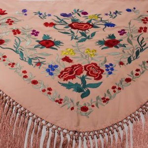 MANTON BORDADO ADULTO FLECO MOÑA CORTA ROSA EMPOLVADO