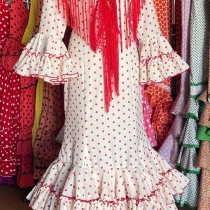 TRAJE DE FLAMENCA LUNAR ROJO FONDO BLANCO .MODELO HINOJO