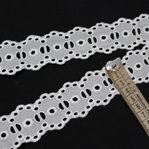ENTREDOS TIRABORDA CALALADO PERFORADO 40 mm.REF.92231